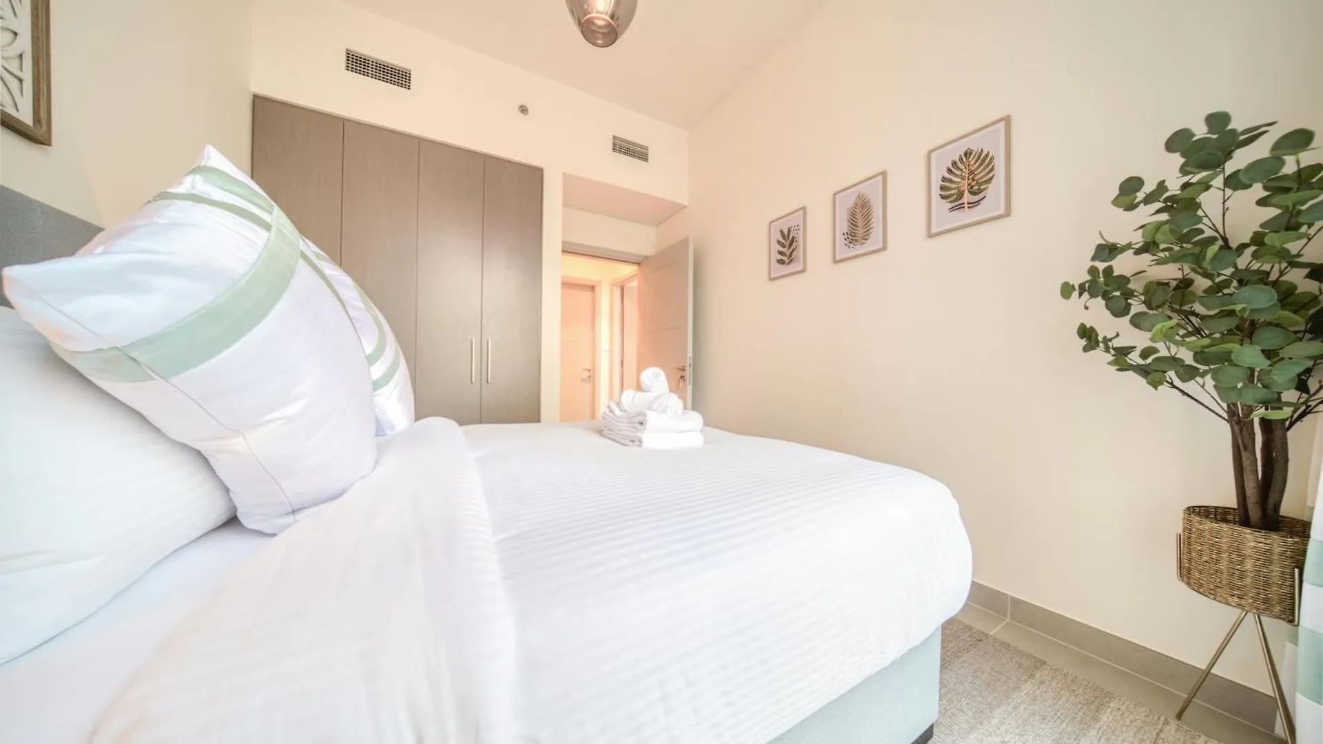 Forte 2, Downtown Dubai - Mint Stay Apartment
